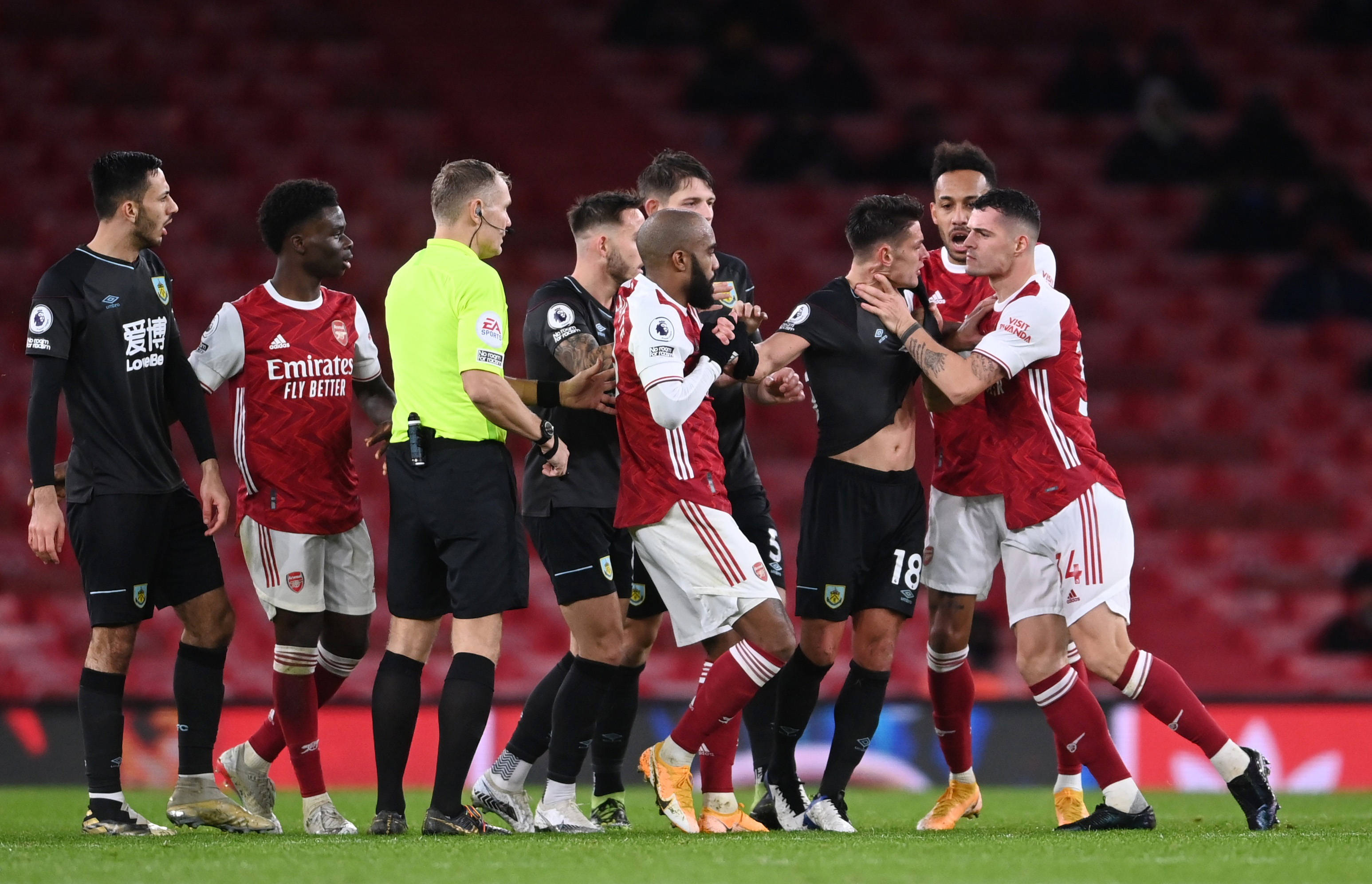 贊助商蜂擁 贊助商蜂擁